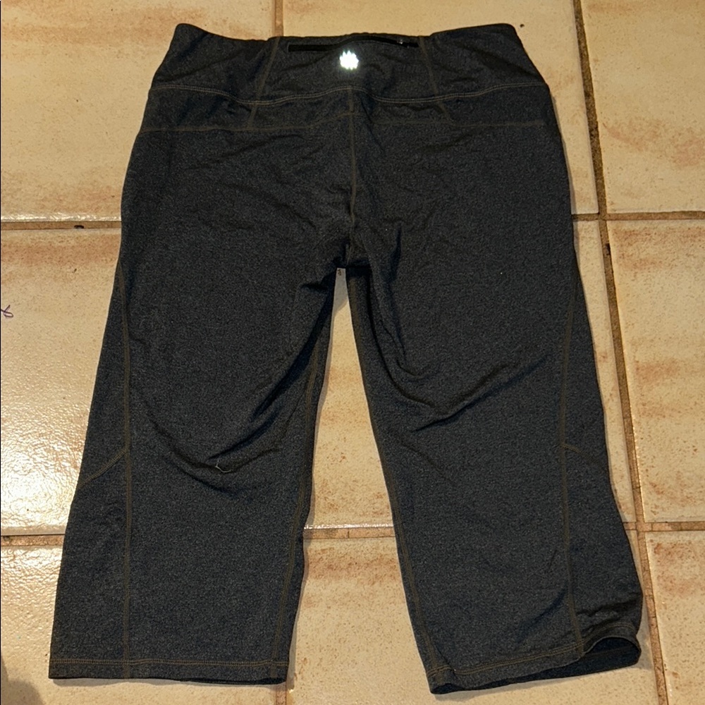 Athleta size large grey cropped wider leg Leggings for Active Comfort